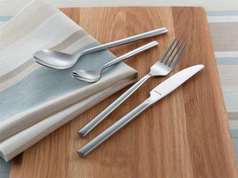 Couteau à steak monobloc cranté 21,4 cm Riviera Pro.mundi