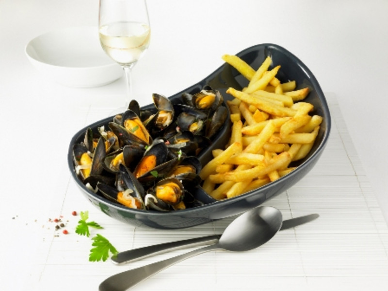 Assiette à moules bleu grès émaillé 38x23 cm