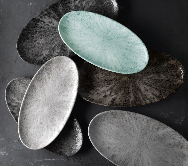 Assiette plate ovale Aquamarine porcelaine vitrifiée 34,7x17,3 cm Stone Aquamarine Churchill